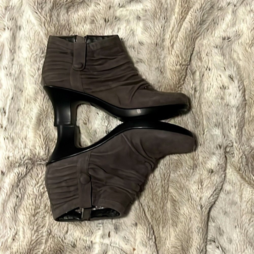 Dansko Dove Grey Bootie - Size 39. 2 & 1/2 “ heel.